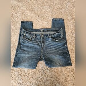 Denizen Levi's- Skinny Jeans size ( W33 L 30 )